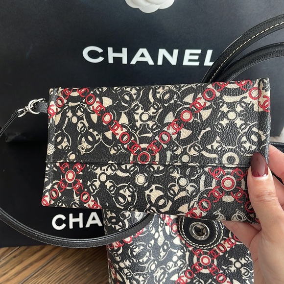 🌟CHANEL! COCO red logo tote. removable pouch. - Picture 8 of 11
